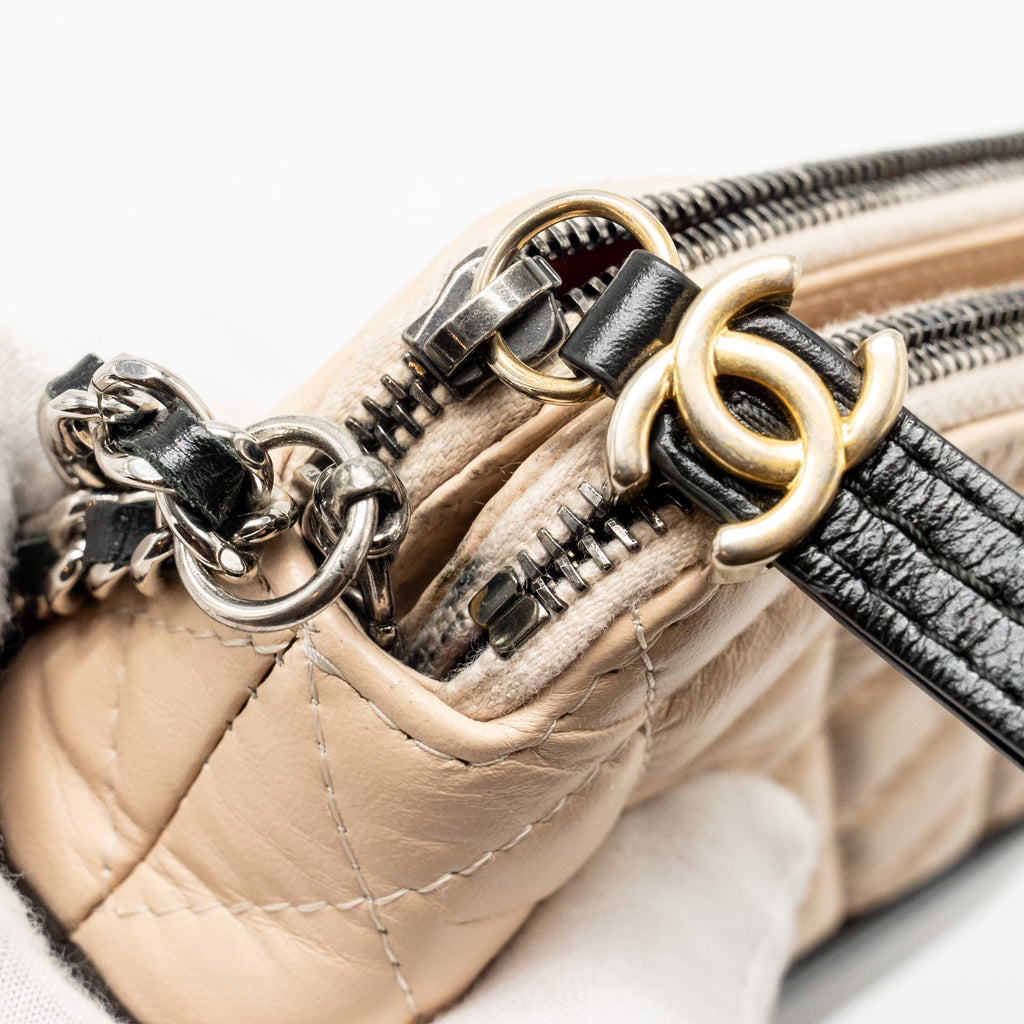 CHANEL GABRIELLE DOUBLE ZIP CLUTCH ON CHAIN CALFSKIN BEIGE / BLACK MULTICOLOR HARDWARE