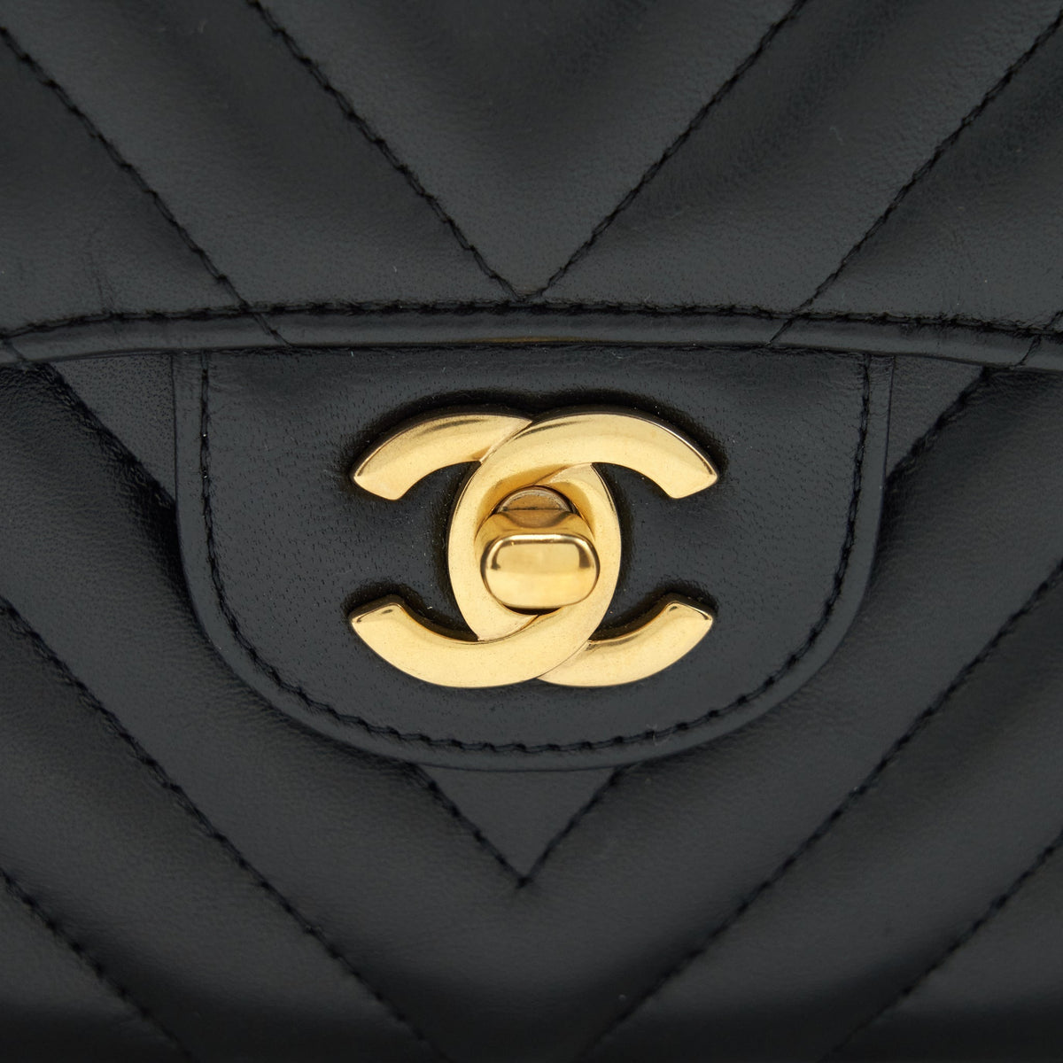 CHANEL SMALL CLASSIC DOUBLE FLAP BAG CHEVRON LAMBSKIN BLACK GHW