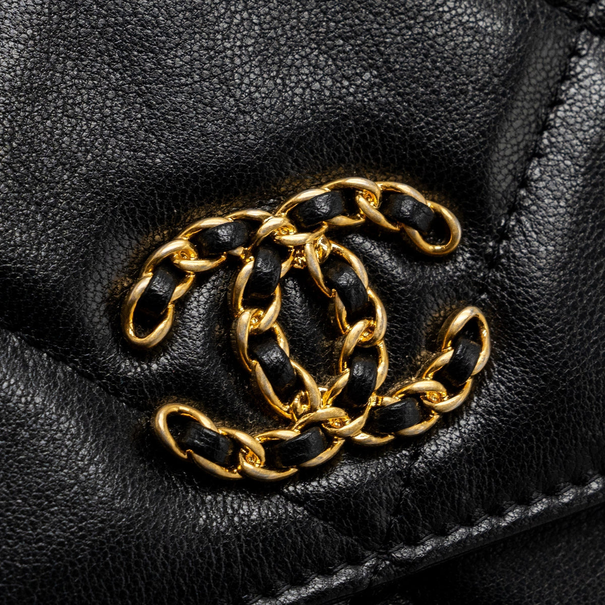 CHANEL 19 WALLET ON CHAIN LAMBSKIN BLACK MULTICOLOR HARDWARE