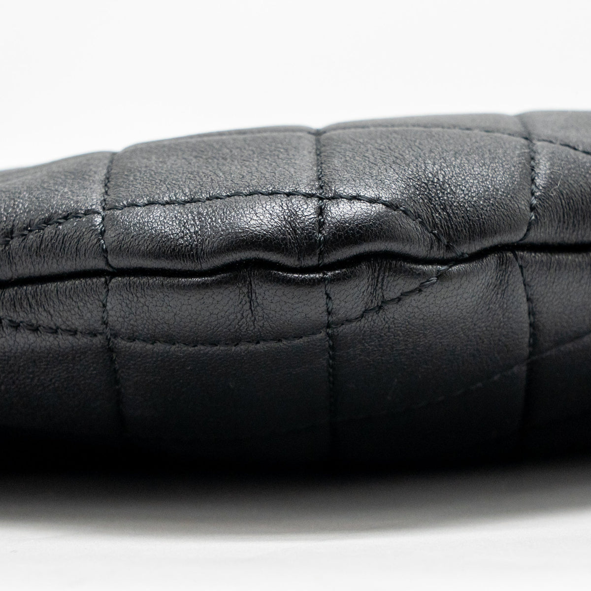 Chanel Pearl Crown Handle Clutch Lambskin Black GHW (Microchip)