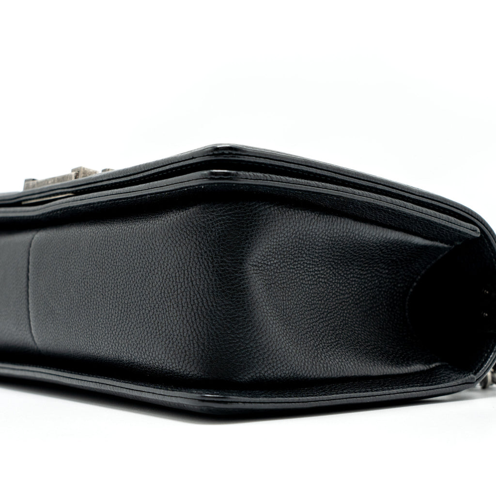 CHANEL MEDIUM BOY BAG GRAINED CALFSKIN BLACK RUTHENIUM HARDWARE