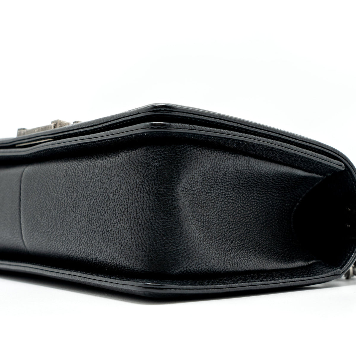 CHANEL MEDIUM BOY BAG GRAINED CALFSKIN BLACK RUTHENIUM HARDWARE