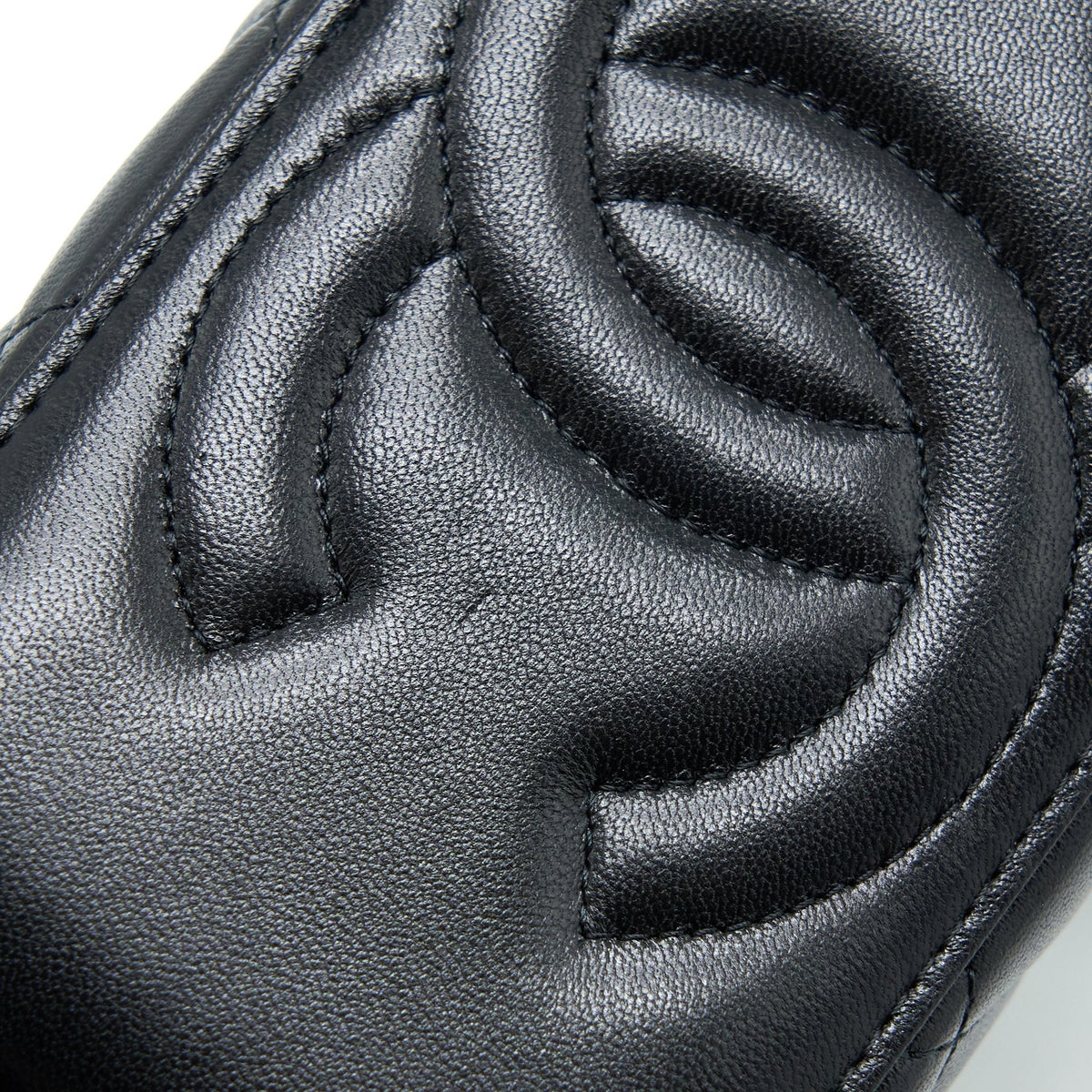 CHANEL 22A TOP HANDLE LONG VANITY CASE LAMBSKIN BLACK LGHW