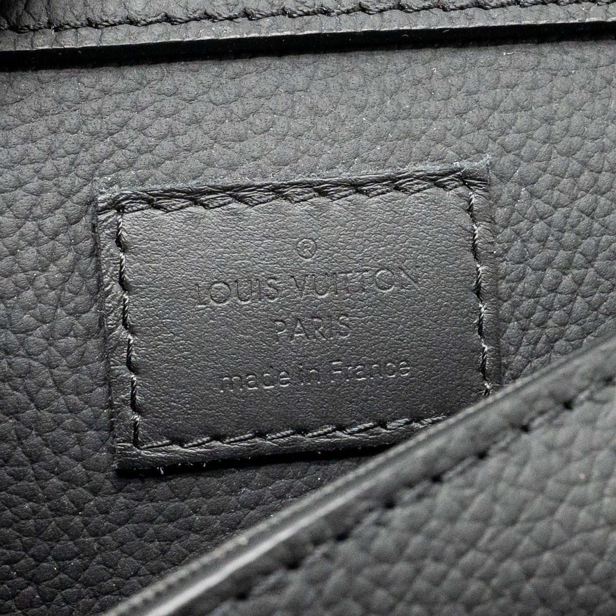 LOUIS VUITTON AEROGRAM TAKEOFF SLING BLACK GRAINED CALFSKIN BLACK HARDWARE