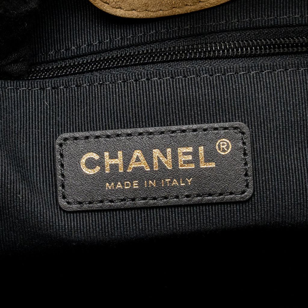Chanel Metiers d’art Small Shopping Bag Suede/Shiny Lambskin Beige/Black GHW (Microchip)