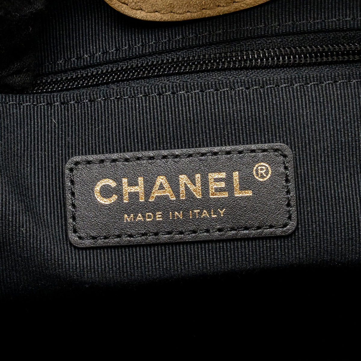 Chanel Metiers d’art Small Shopping Bag Suede/Shiny Lambskin Beige/Black GHW (Microchip)