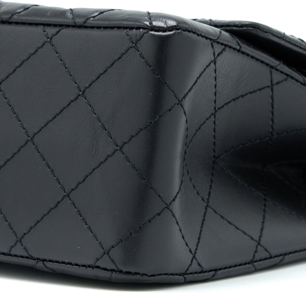 CHANEL 2.55 REISSUE 226 AGED CALFSKIN BLACK BRUSHED GHW (MICROCHIP)