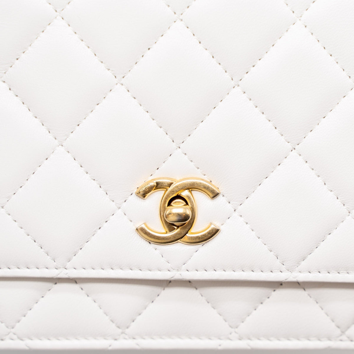 CHANEL PEARL CRUSH WALLET ON CHAIN LAMBSKIN WHITE BRUSHED GHW (MICROCHIP)