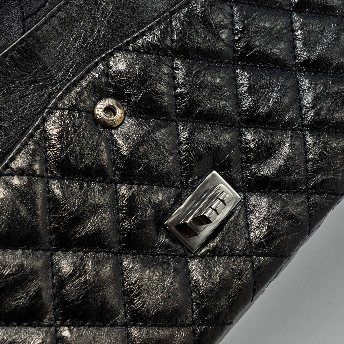 CHANEL 2.55 226 REISSUE DOUBLE FLAP BAG GRAINED CALFSKIN BLACK SHW