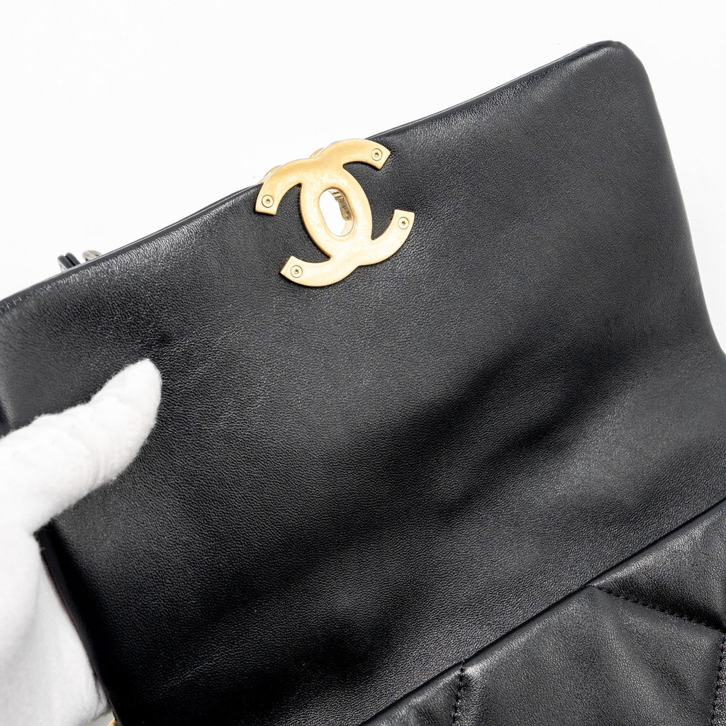 CHANEL SMALL 19 BAG LAMBSKIN BLACK MULTICOLOUR HARDWARE (MICROCHIP)