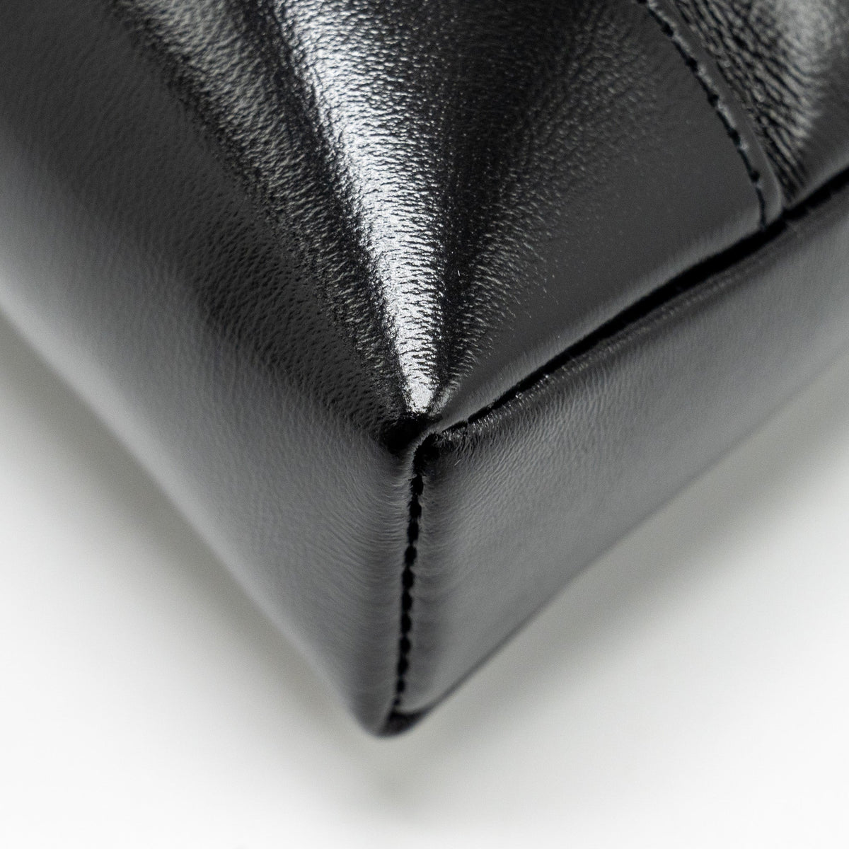 CHANEL MINI 31 CLUTCH WITH CHAIN SHINY LAMBSKIN BLACK LGHW (MICROCHIP)