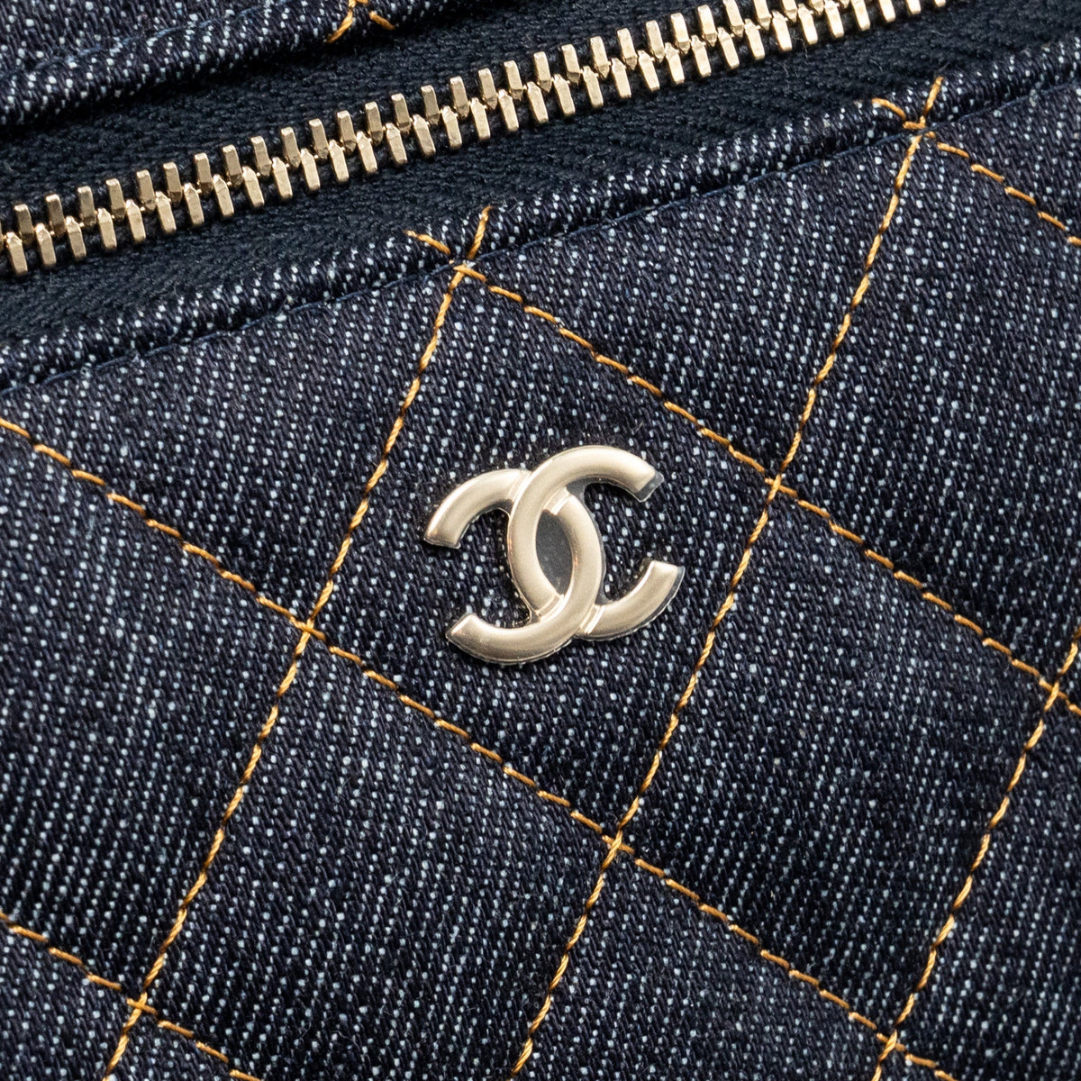 CHANEL 26P TOP HANDLE VANITY DENIM DARK BLUE LGHW (MICROCHIP)