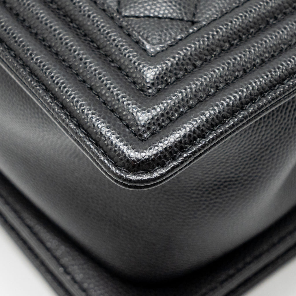 CHANEL MEDIUM BOY BAG CAVIAR BLACK SHW (MICROCHIP)