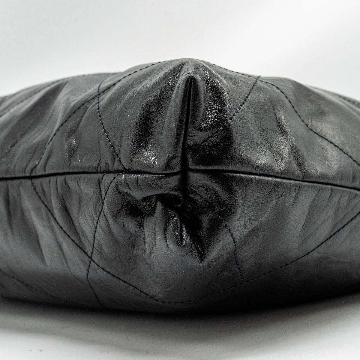 CHANEL 23A MEDIUM 22 BAG CALFSKIN BLACK GHW (MICROCHIP)