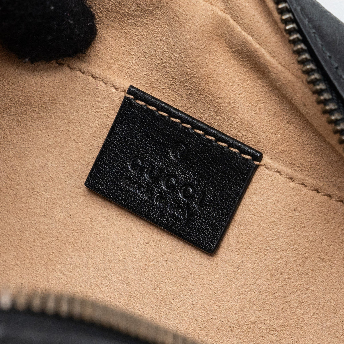 GUCCI GG MARMONT SMALL MATELASSÉ SHOULDER BAG
