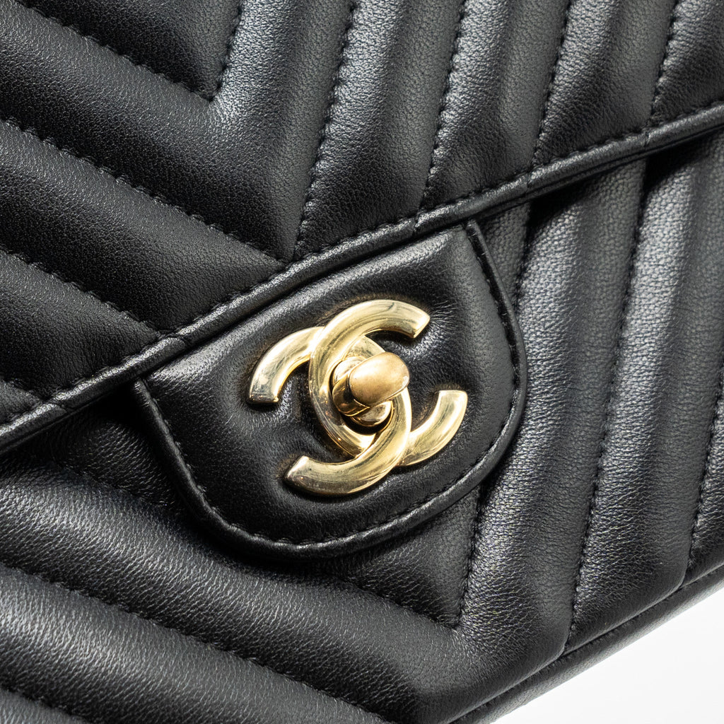CHANEL MEDIUM CLASSIC DOUBLE FLAP BAG LAMBSKIN CHEVRON BLACK LGHW