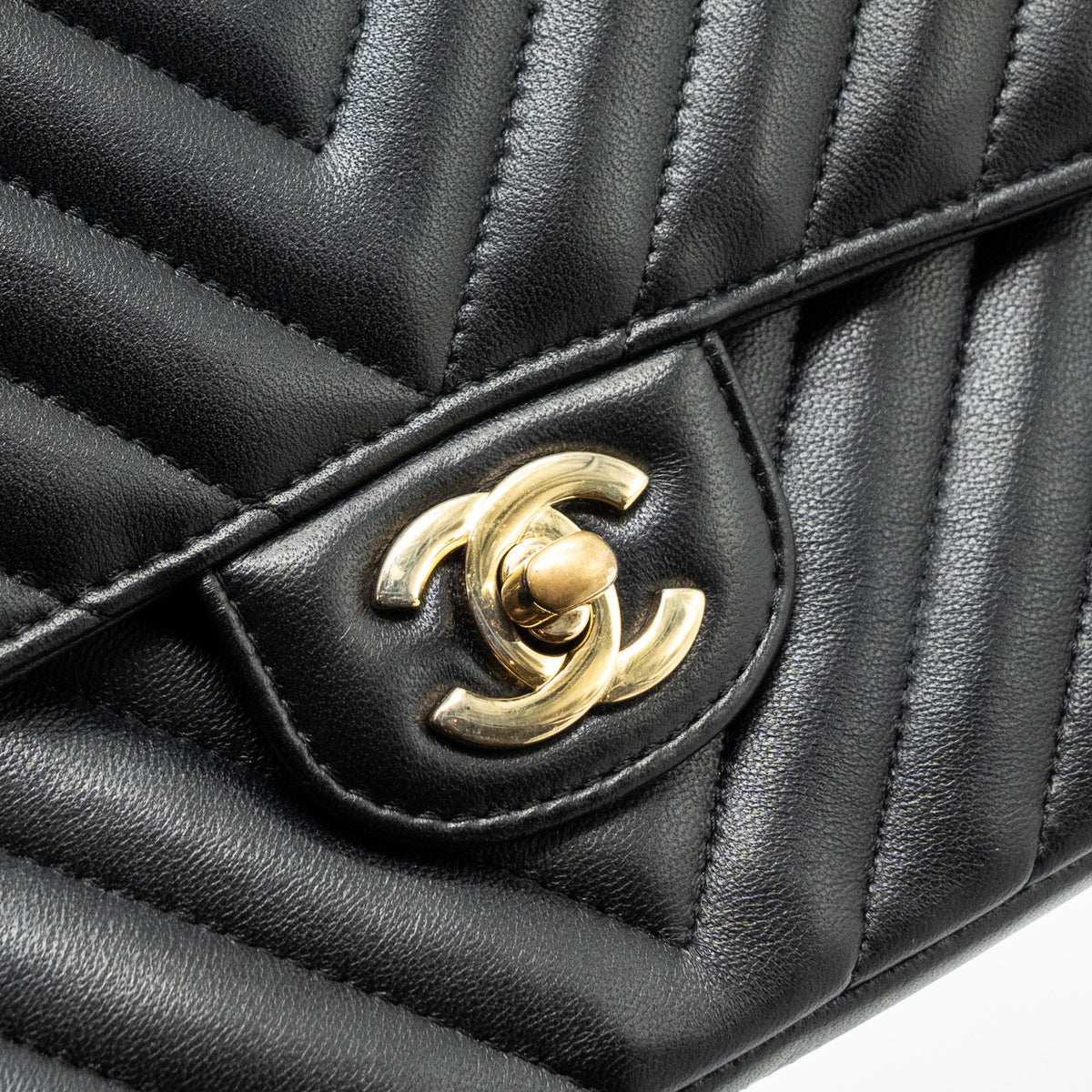 CHANEL MEDIUM CLASSIC DOUBLE FLAP BAG LAMBSKIN CHEVRON BLACK LGHW