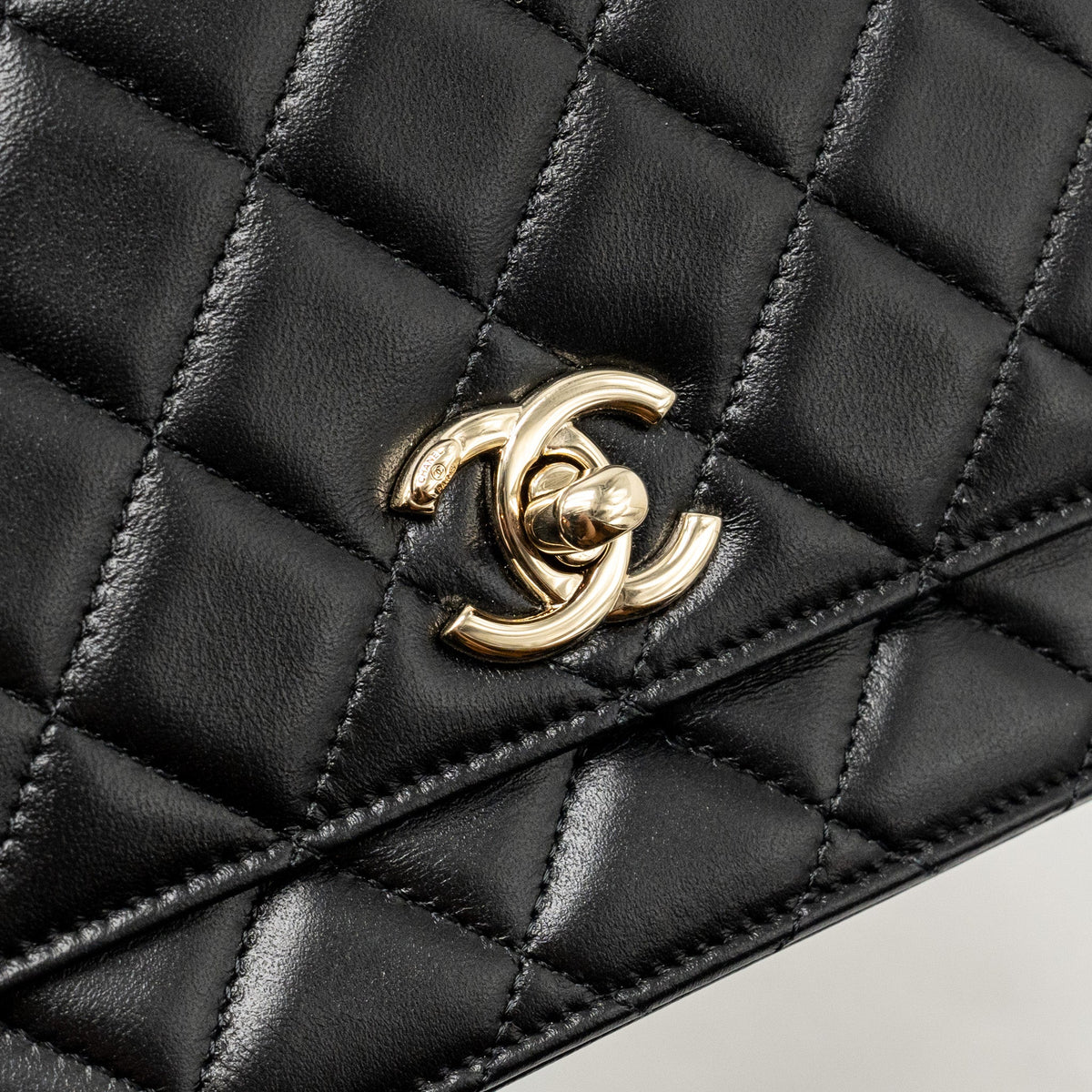 CHANEL TRENDY CC WALLET ON CHAIN LAMBSKIN BLACK LGHW (MICROCHIP)