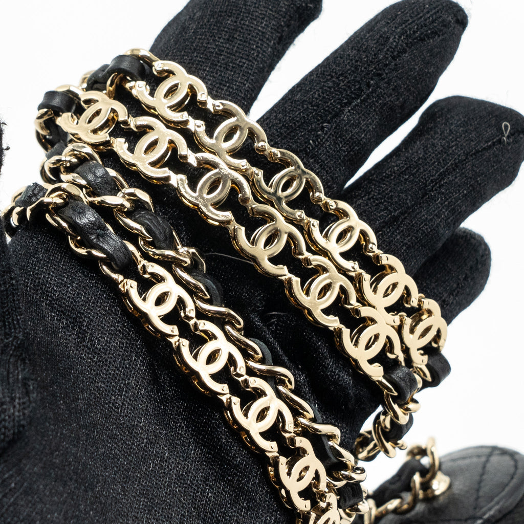CHANEL VANITY CASE WITH DETAIL CC LOGO ON CHAIN CAVIAR BLACK LGHW