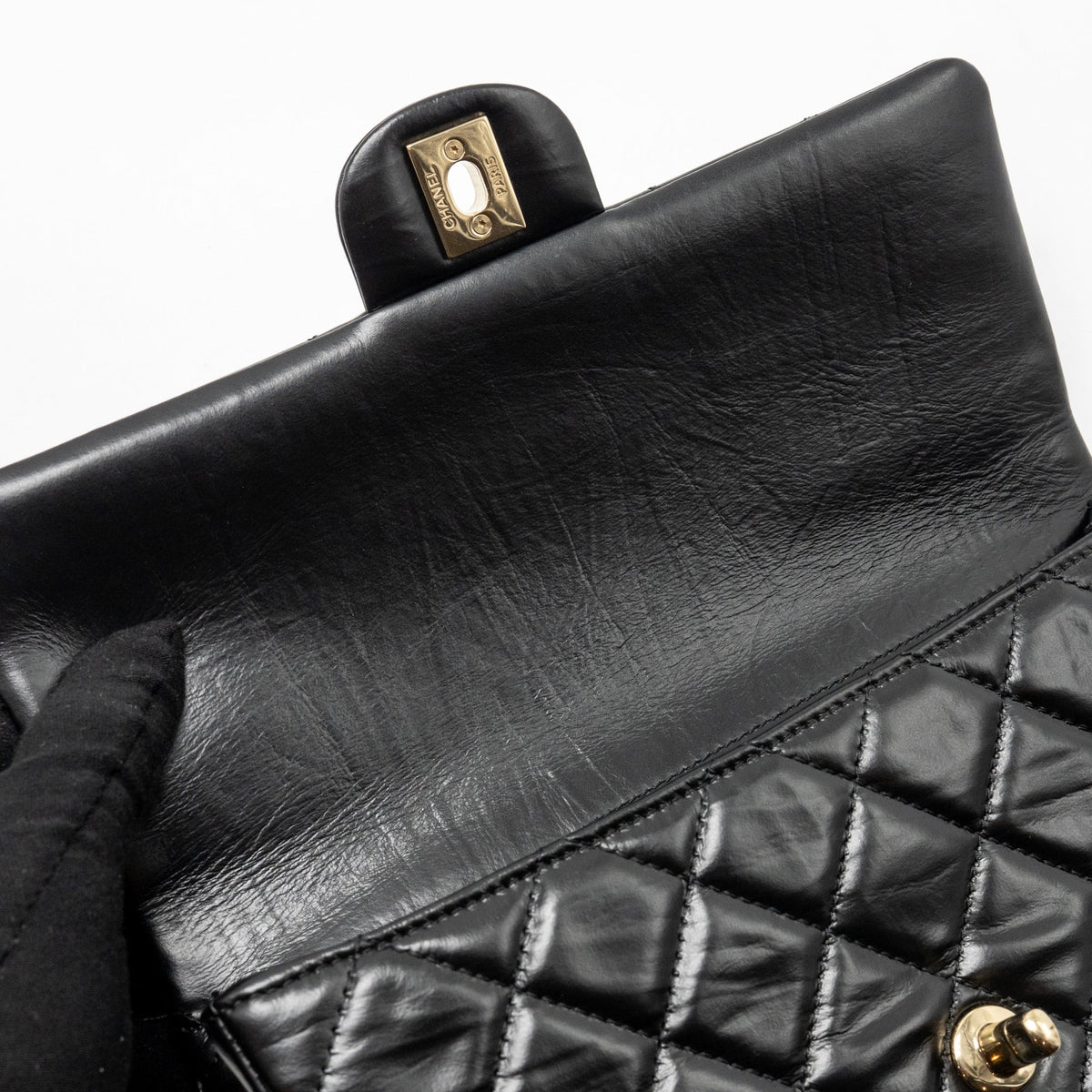 CHANEL 23A CLASSIC FLAP CLUTCH SHINY CALFSKIN BLACK GHW (MICROCHIP)