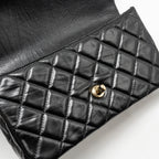 CHANEL 23A CLASSIC FLAP CLUTCH SHINY CALFSKIN BLACK GHW (MICROCHIP)