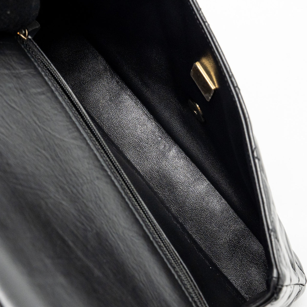 CHANEL 23A CLASSIC FLAP CLUTCH SHINY CALFSKIN BLACK GHW (MICROCHIP)