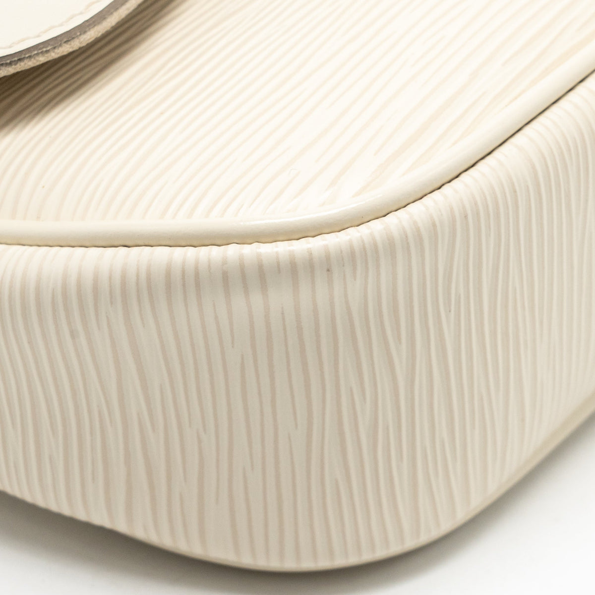 Louis Vuitton Montaigne Pochette EPI Leather Ivory SHW