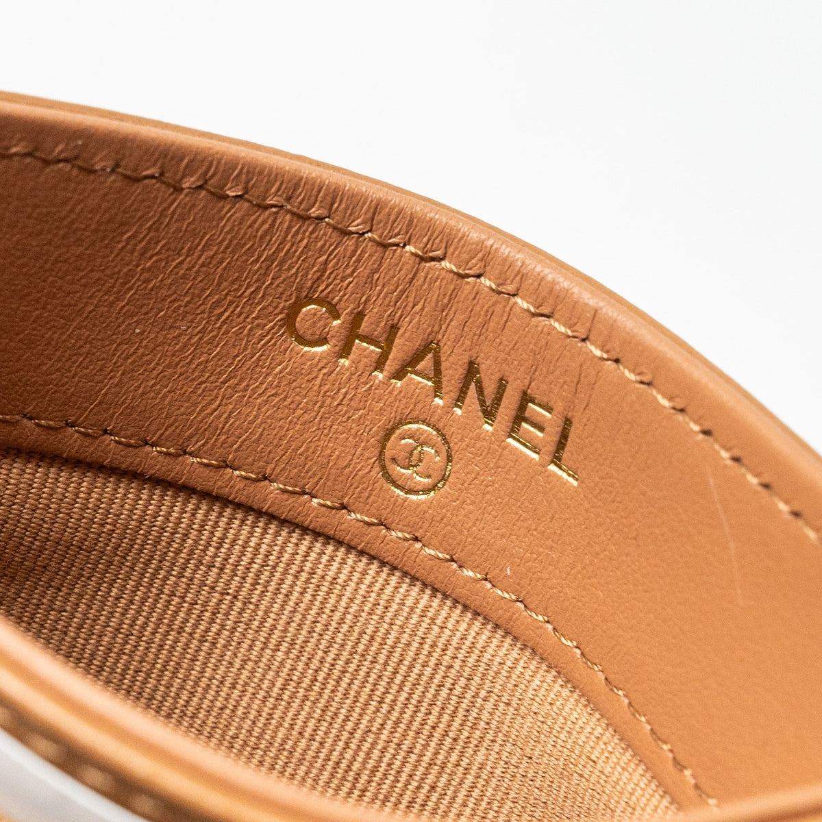 CHANEL 19 CARD HOLDER LAMBSKIN CARAMEL GHW (MICROCHIP)