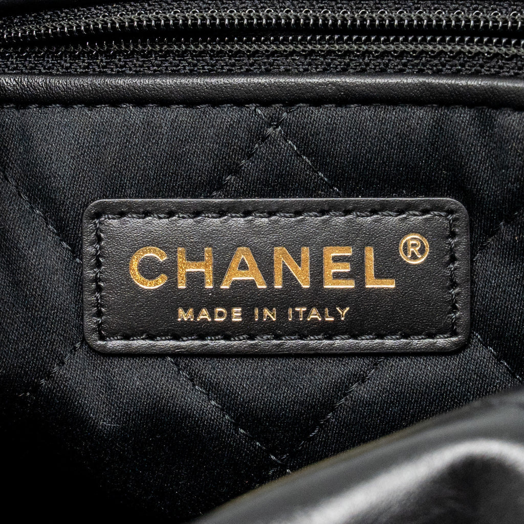 CHANEL MEDIUM 22 BAG GOLD LETTER SHINY CALFSKIN BLACK GHW (MICROCHIP)