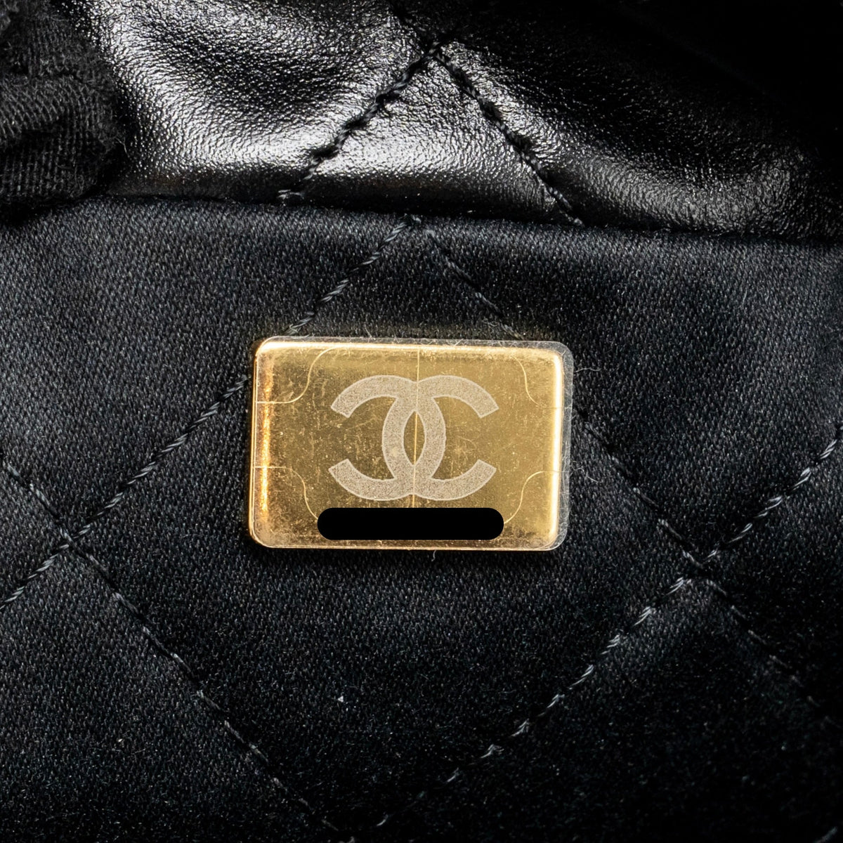 CHANEL MEDIUM 22 BAG GOLD LETTER SHINY CALFSKIN BLACK GHW (MICROCHIP)