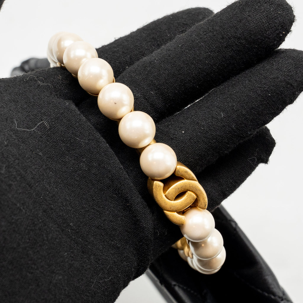 Chanel Pearl Crown Handle Clutch Lambskin Black GHW (Microchip)