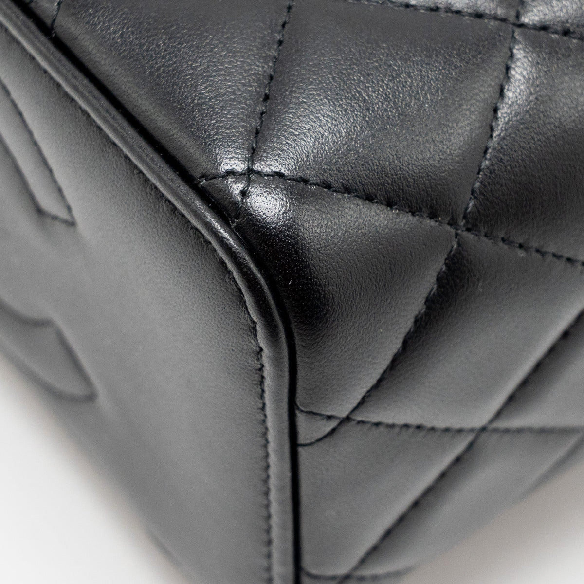 CHANEL TOP HANDLE LONG VANITY CASE LAMBSKIN BLACK LGHW (MICROCHIP)