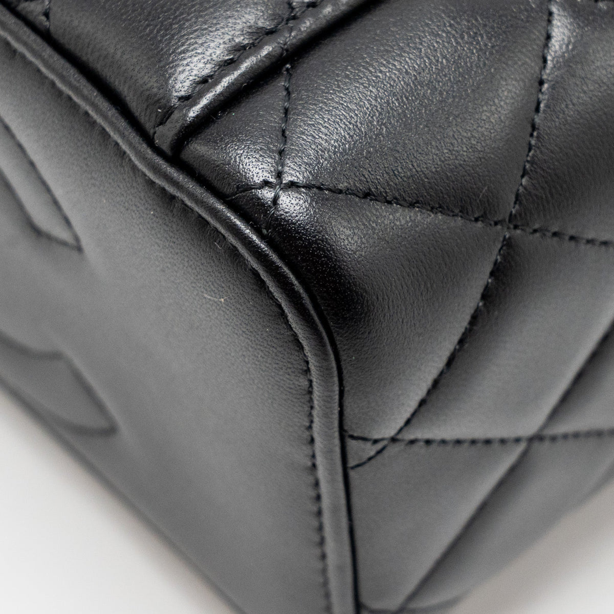 CHANEL TOP HANDLE LONG VANITY CASE LAMBSKIN BLACK LGHW (MICROCHIP)