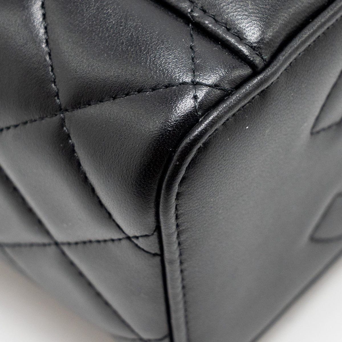 CHANEL TOP HANDLE LONG VANITY CASE LAMBSKIN BLACK LGHW (MICROCHIP)