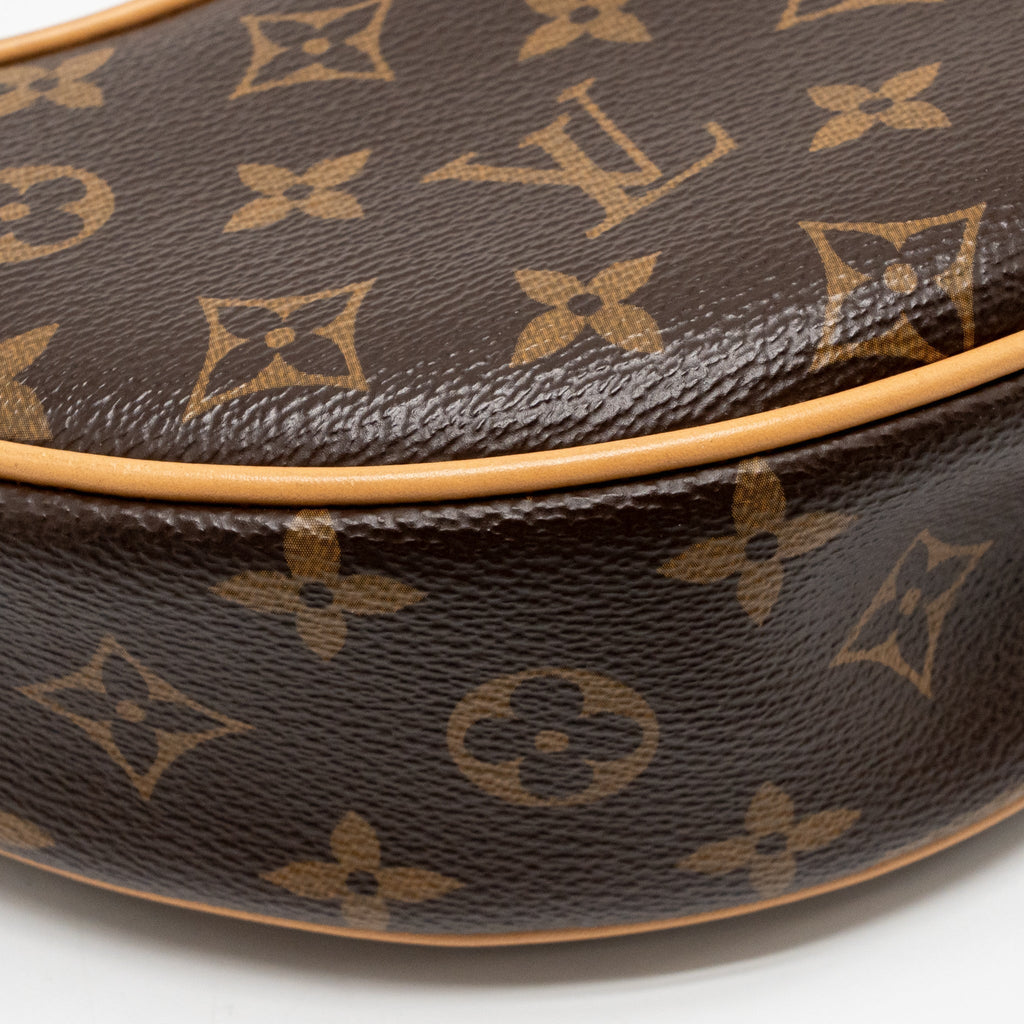 LOUIS VUITTON LOOP MONOGRAM CANVAS GHW