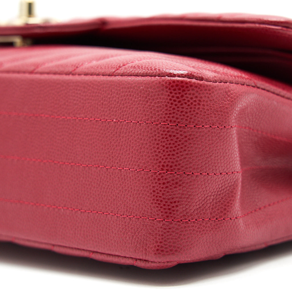 CHANEL MEDIUM CLASSIC DOUBLE FLAP CAVIAR RASPBERRY RED WITH LGHW