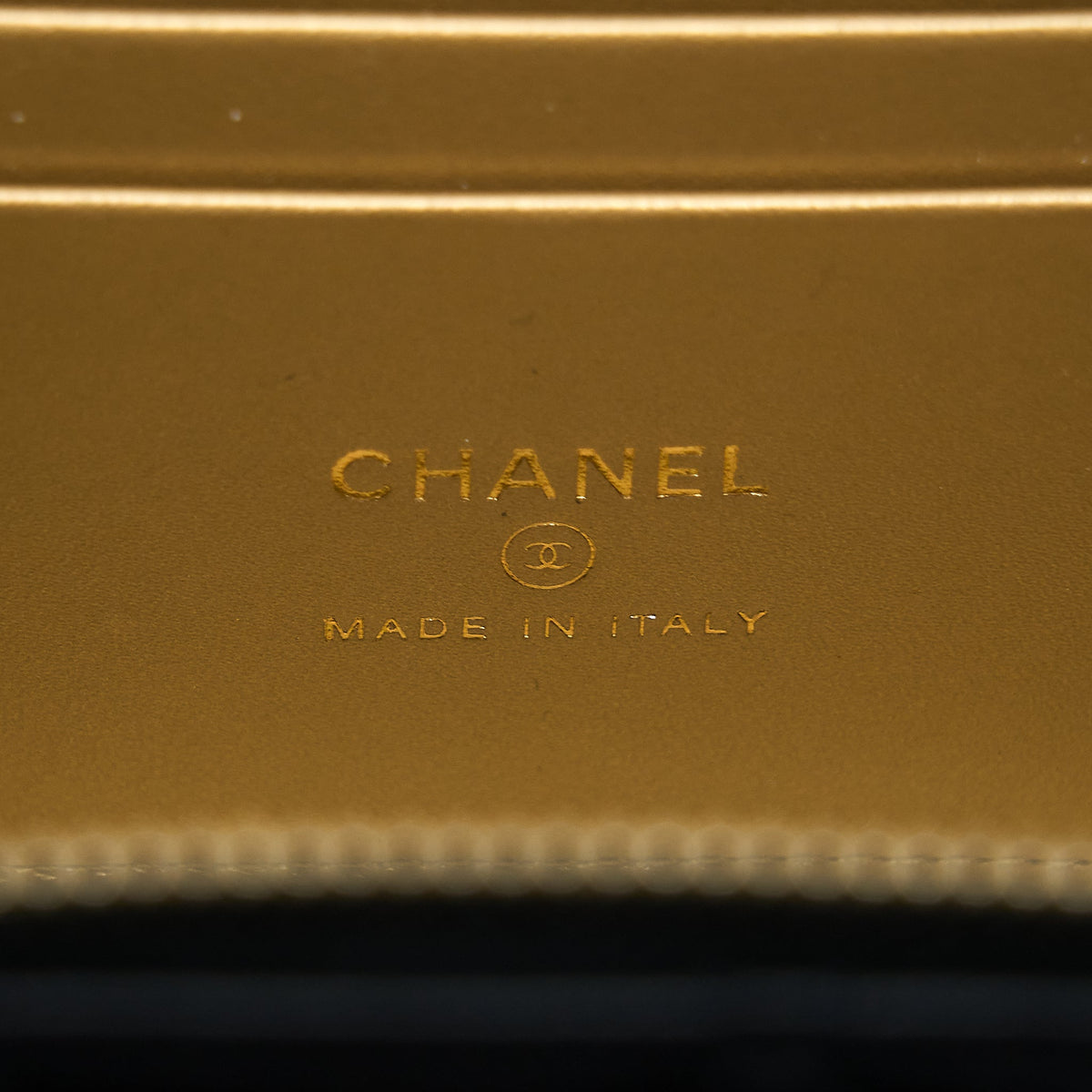 CHANEL 22A PEARL CRUSH LONG VANITY WITH CHAIN LAMBSKIN BLACK GHW
