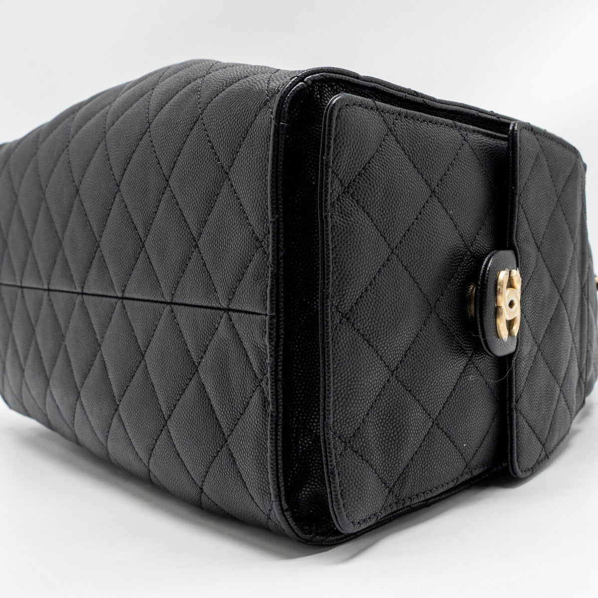 CHANEL 25 MEDIUM CAVIAR BLACK GHW (MICROCHIP)