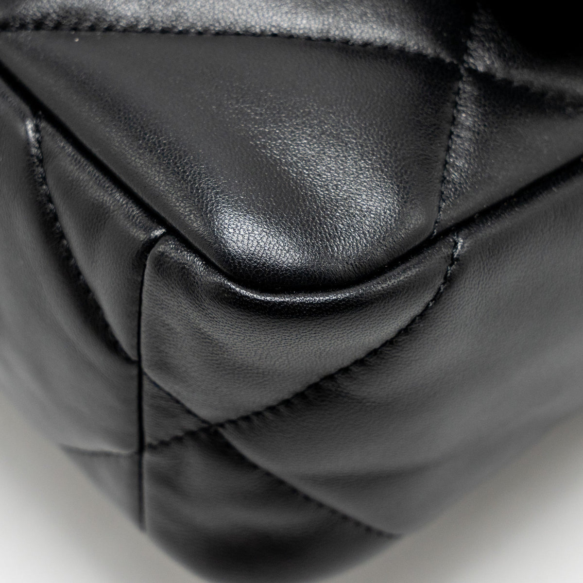 CHANEL SMALL 19 BAG LAMBSKIN BLACK MULTICOLOR HARDWARE (MICROCHIP)