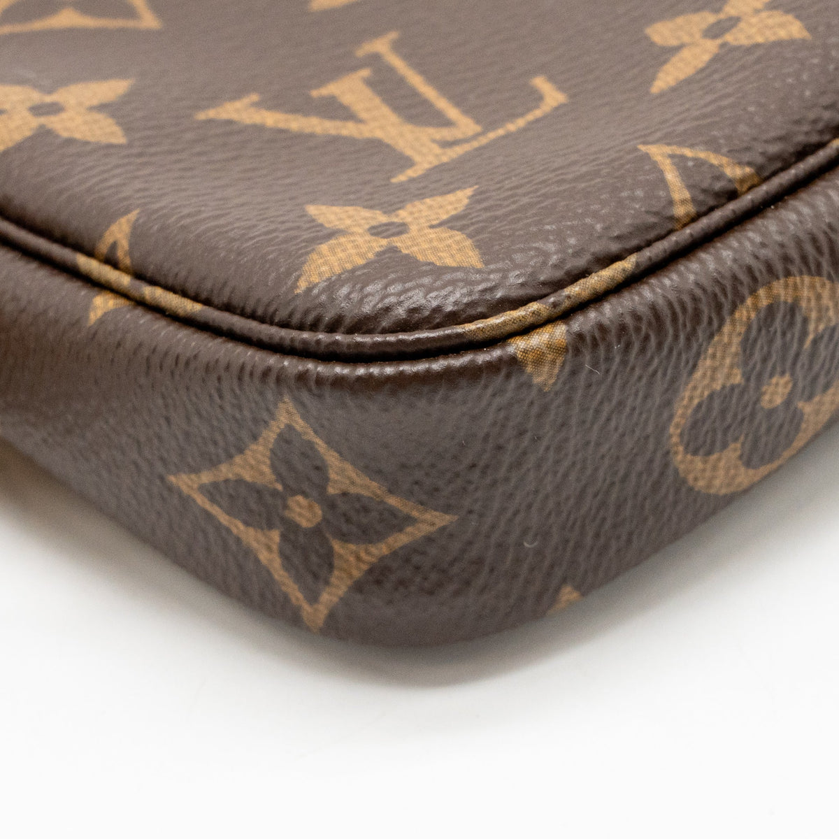 Louis Vuitton Mini Pochette Accessoires Monogram Canvas/Leather GHW