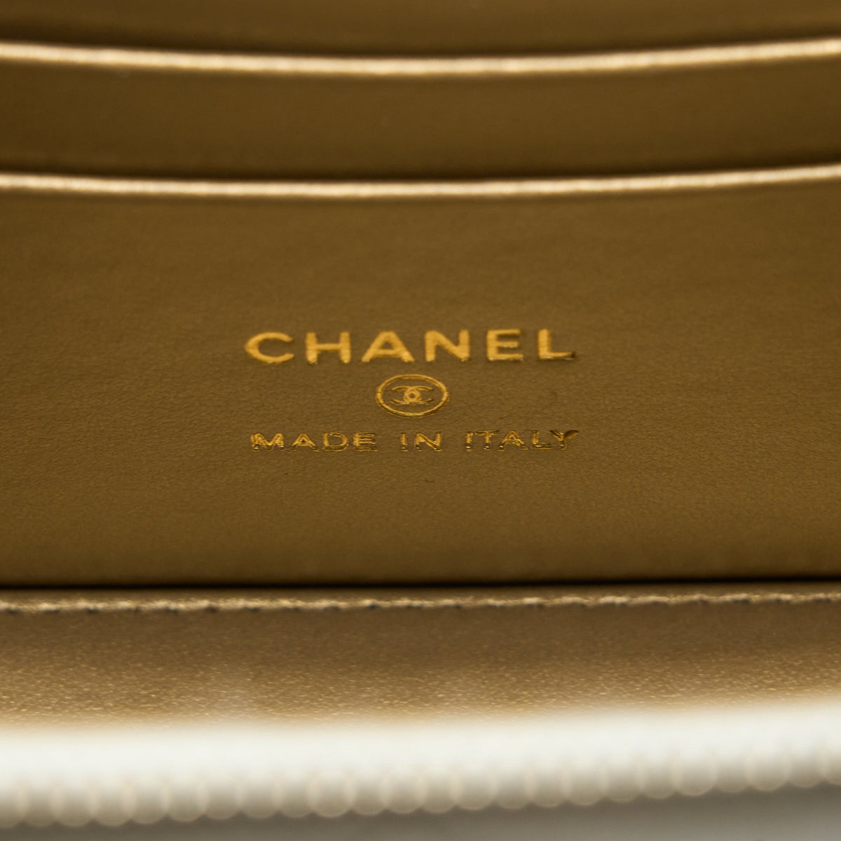 CHANEL PEARL CRUSH LONG VANITY LAMBSKIN WHITE BRUSHED GHW (MICROCHIP)