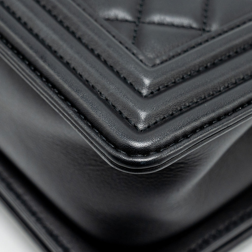 CHANEL SMALL BOY BAG CALFSKIN BLACK RUTHENIUM HARDWARE