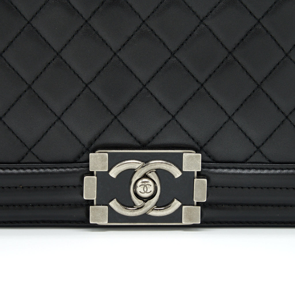 CHANEL MEDIUM BOY BAG CALFSKIN BLACK RUTHENIUM/BLACK HARDWARE