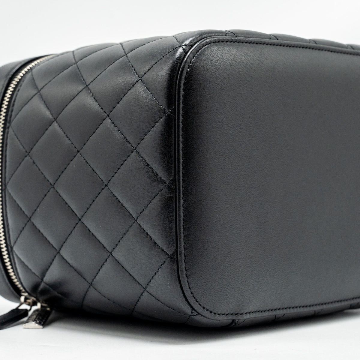 CHANEL QUILTED VANITY CASE LAMBSKIN BLACK SHW