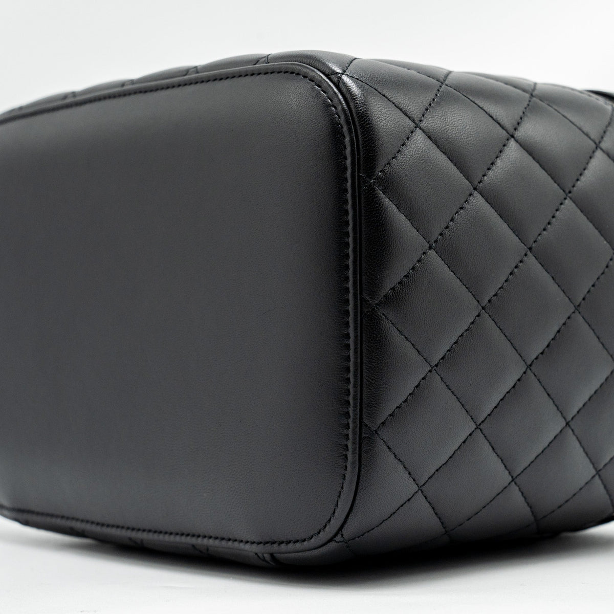 CHANEL QUILTED VANITY CASE LAMBSKIN BLACK SHW