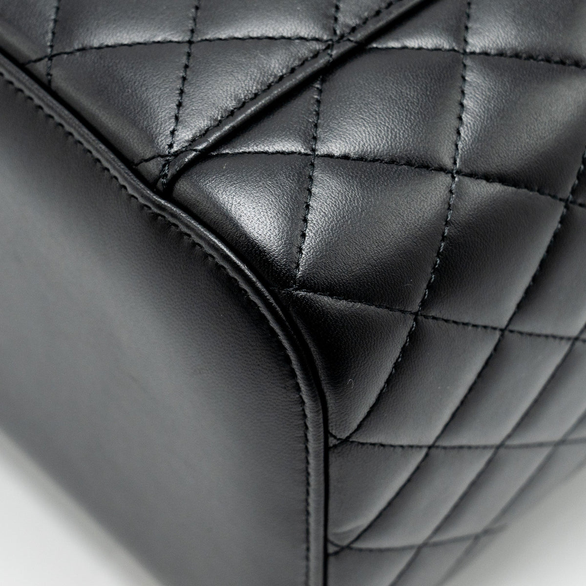 CHANEL QUILTED VANITY CASE LAMBSKIN BLACK SHW