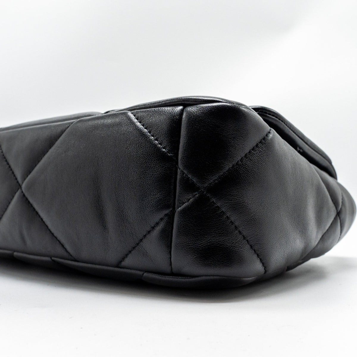 CHANEL SMALL 19 BAG LAMBSKIN BLACK MULTICOLOUR HARDWARE (MICROCHIP)