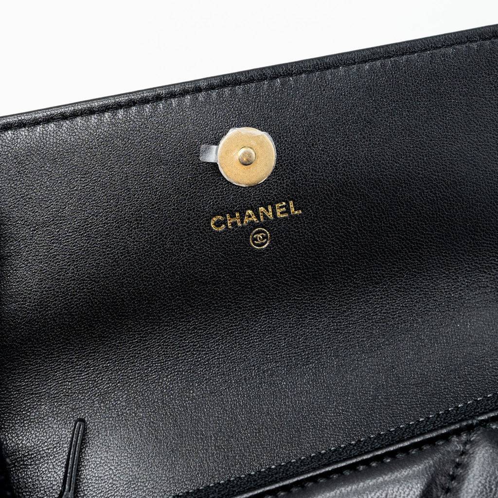 CHANEL MINI 19 WALLET ON CHAIN LAMBSKIN BLACK MULTICOLOUR HARDWARE (MICROCHIP)