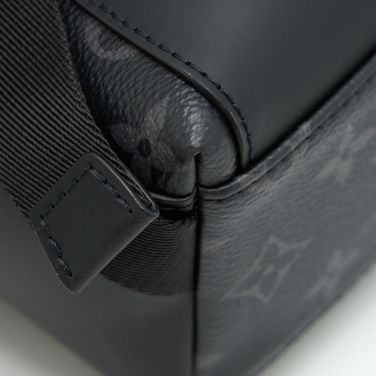 LOUIS VUITTON ECLIPSE VOYAGER MESSENGER BAG MONOGRAM CANVAS BLACK YEAR 2020