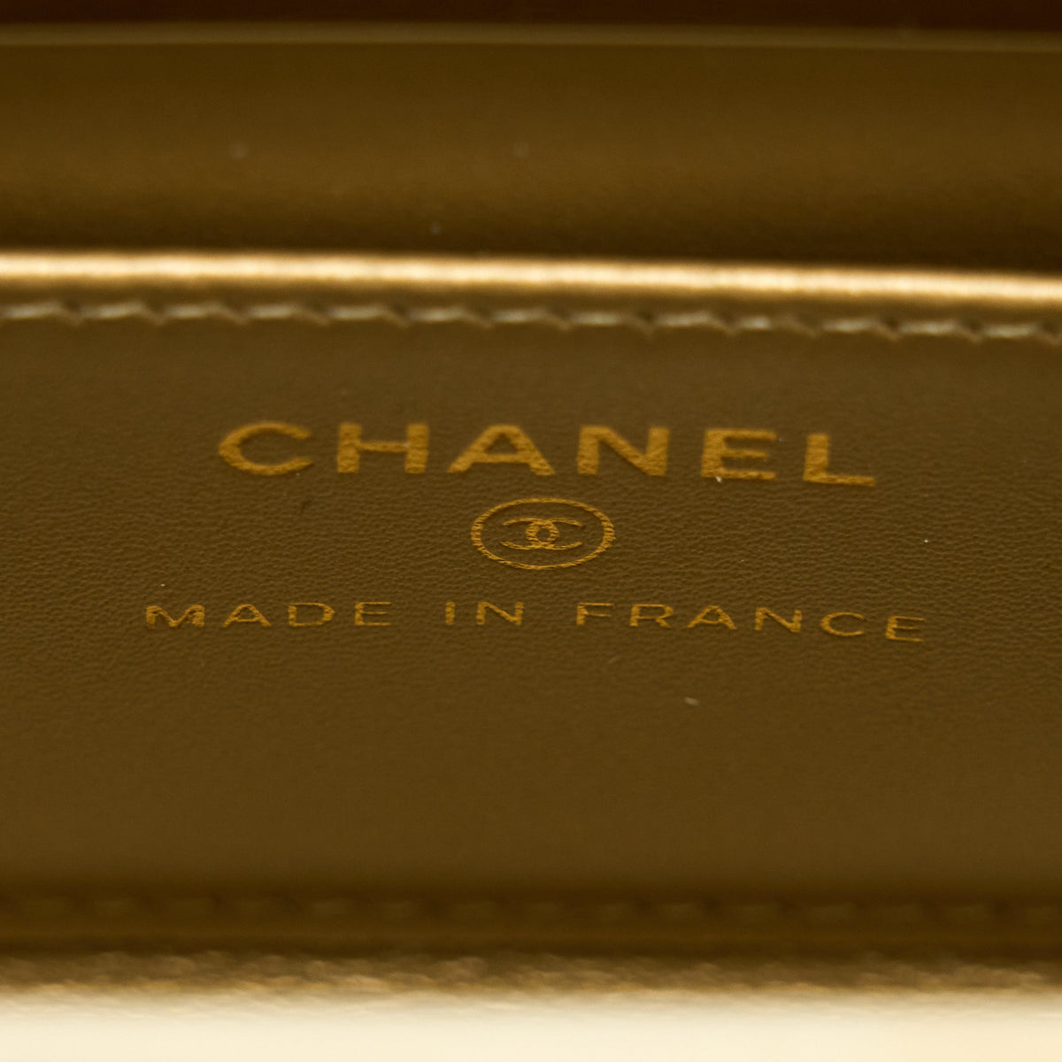 CHANEL 22P QUILTED MINI BOX VANITY WITH CHAIN LAMBSKIN WHITE LGHW